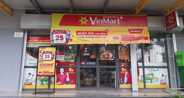 Tiệm tạp hóa xoay sở ra sao trước cơn bão mang tên 
