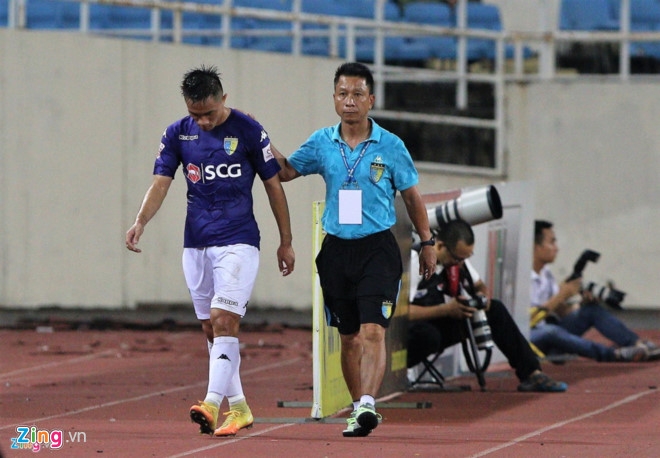 VFF 'treo gio' Sam Ngoc Duc 6 tran, phat 25 trieu dong hinh anh 1
