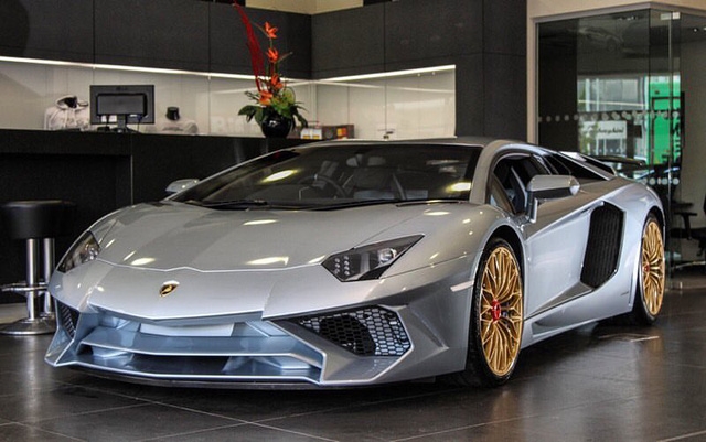 Lamborghini Aventador SV với tùy chọn màu sơn đắt đỏ trị giá 1,45 tỷ Đồng - Ảnh 1.