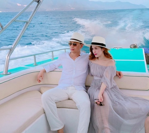 …và chịu khó up hình lên mạng xã hội.