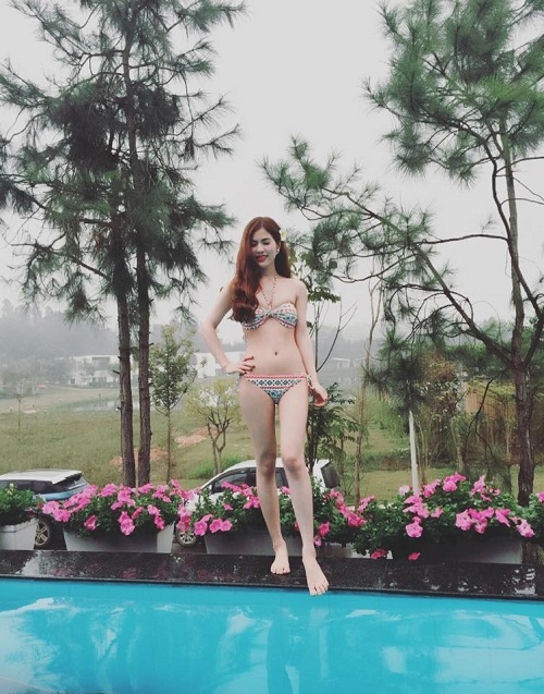 Cô không ngần ngại diện tất cả những trang phục táo bạo kể cả bikini.