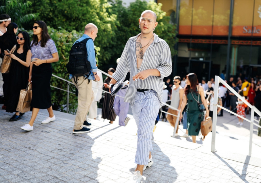 So mi hoa tiet len ngoi tai street style tuan le thoi trang nam gioi 2018 hinh anh 3