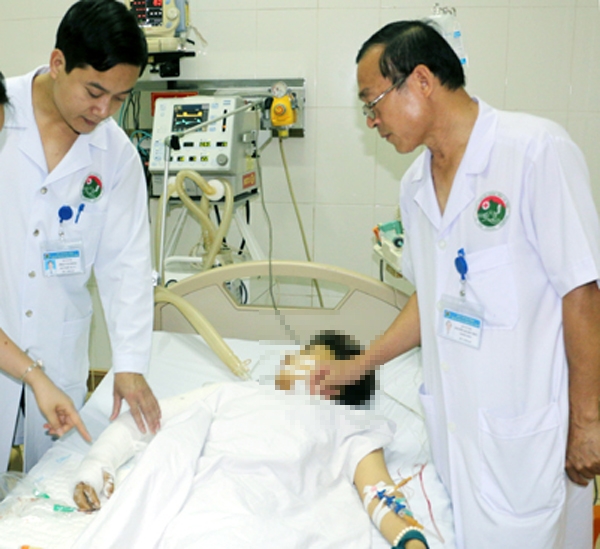  Bệnh nhân H. bị đa chấn thương nặng, tính mạng khi nhập viện là rất nguy kịch (ảnh: Nhật Thắng). 