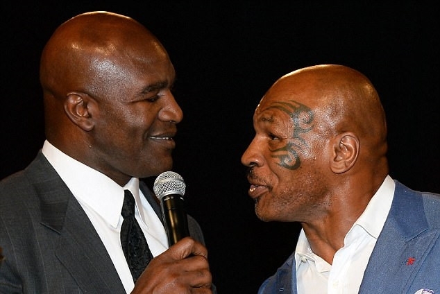Tron 20 nam khoanh khac kinh di Mike Tyson can tai Holyfield hinh anh 5