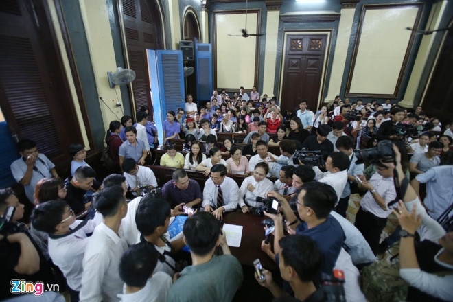 Hoa hau Phuong Nga duoc tai ngoai hinh anh 2