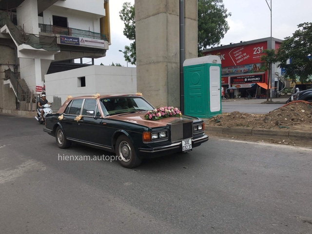 Hà Nội: Hàng hiếm Rolls-Royce Silver Spirit Mark I làm xe dâu - Ảnh 2.