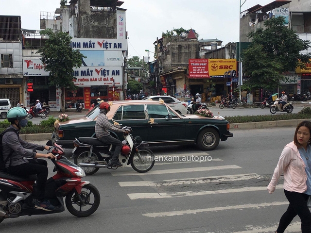 Hà Nội: Hàng hiếm Rolls-Royce Silver Spirit Mark I làm xe dâu - Ảnh 3.