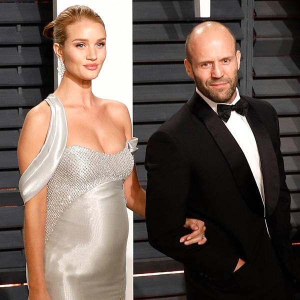Jason Statham cung ban gai sieu mau don con trai dau long hinh anh 1