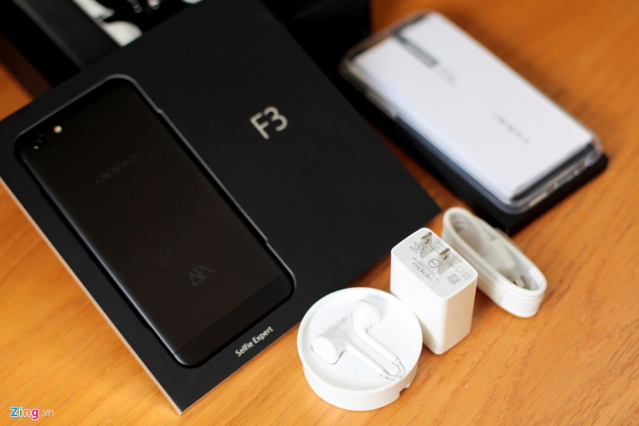 Mo hop Oppo F3 ban than tuong gia 6,9 trieu tai VN hinh anh 2