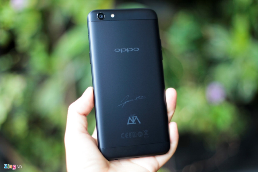 Mo hop Oppo F3 ban than tuong gia 6,9 trieu tai VN hinh anh 4