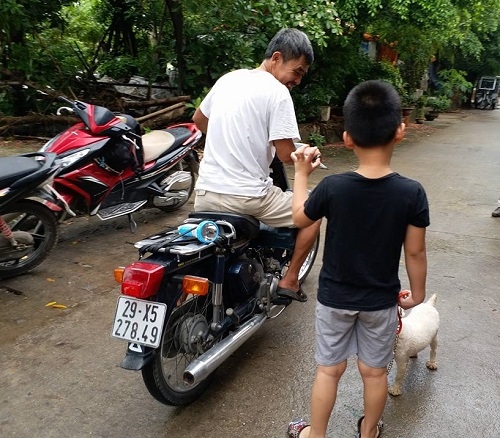 Nghi vấn bé trai 5 tuổi bị người phụ nữ trẻ bắt cóc giữa trưa ở Hà Nội - 2