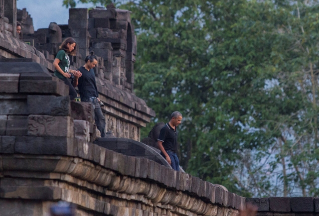 Ông Sonni Gondokusumo, một người bạn cũ học cùng lớp với ông Obama tại trường tiểu học Menteng 01 ở Jakarta, cho biết ông rất tự hào khi có một người bạn là tổng thống và mong muốn gặp lại ông Obama. “Ông ấy là một cậu bé thông minh. Bất kể khi nào giáo viên yêu cầu ông ấy giải quyết một vấn đề trước lớp, ông ấy đều làm được”, ông Gondokusumo kể lại. (Ảnh: Reuters)