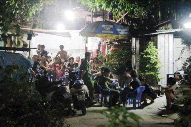 TPHCM: Nam thanh niên 25 tuổi tử vong bất thường cạnh vũng máu trong nhà vệ sinh - Ảnh 1.