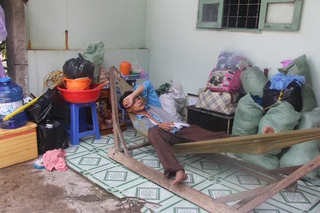  Vụ sạt lở 6 ngôi nhà kinh hoàng ở Nhà Bè: Chỉ kịp ôm con mà chạy lúc nửa đêm - Ảnh 11.