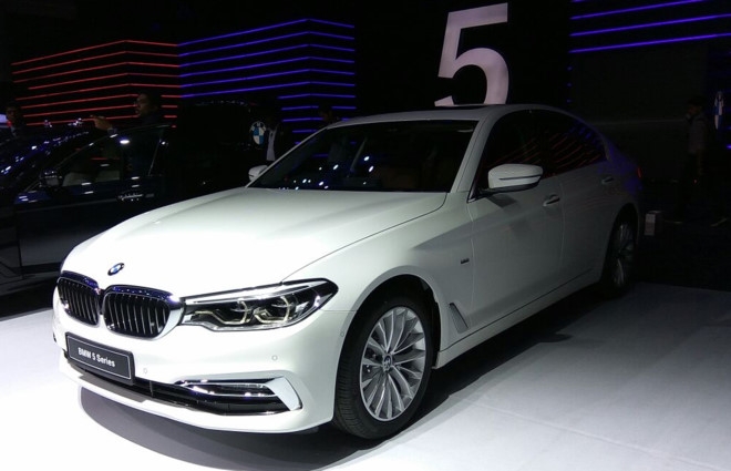 BMW 5 Series 2017 co gia tu hon 77.000 USD o An Do hinh anh 1