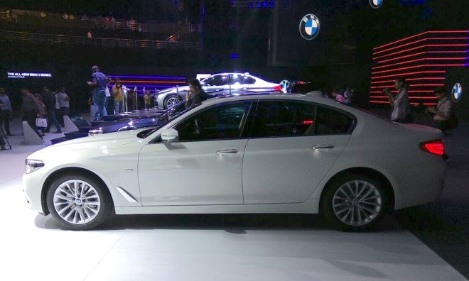 BMW 5 Series 2017 co gia tu hon 77.000 USD o An Do hinh anh 2