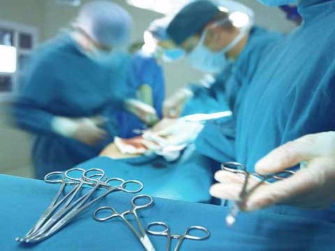 Bỏ quên máy quay phim trong người bệnh nhân 3 năm trời