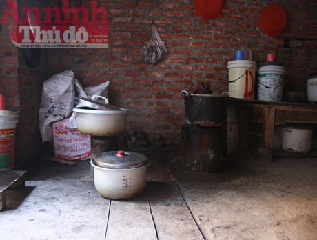 Can canh cuoc song cua cong nhan ngheo o trong... biet thu tien ty o Thu do - Anh 6