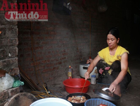 Can canh cuoc song cua cong nhan ngheo o trong... biet thu tien ty o Thu do - Anh 9