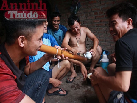 Can canh cuoc song cua cong nhan ngheo o trong... biet thu tien ty o Thu do - Anh 13