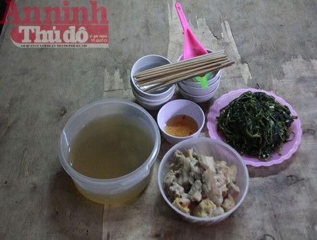 Can canh cuoc song cua cong nhan ngheo o trong... biet thu tien ty o Thu do - Anh 15