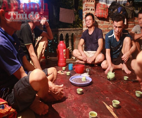 Can canh cuoc song cua cong nhan ngheo o trong... biet thu tien ty o Thu do - Anh 16