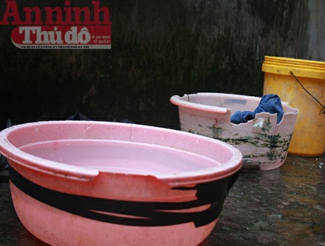 Can canh cuoc song cua cong nhan ngheo o trong... biet thu tien ty o Thu do - Anh 22