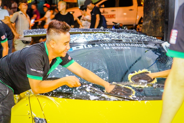 Cận cảnh siêu phẩm Ferrari 458 Italia độ Liberty Walk đầu tiên tại Việt Nam - Ảnh 7.