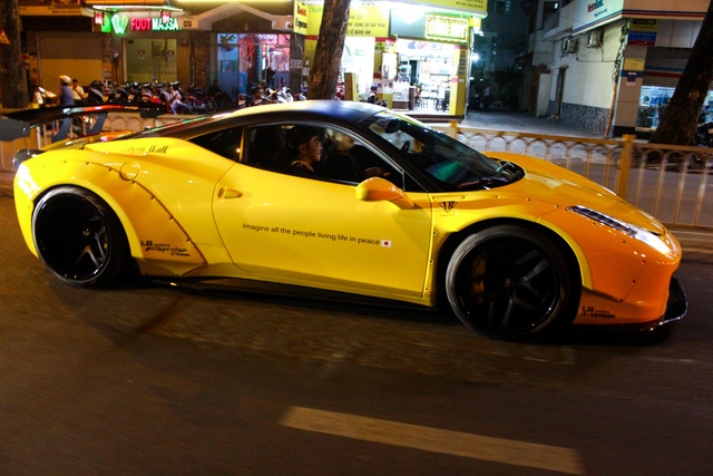 Cận cảnh siêu phẩm Ferrari 458 Italia độ Liberty Walk đầu tiên tại Việt Nam - Ảnh 18.