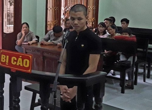 cuong-buc-bat-thanh-yeu-rau-xanh-linh-7-nam-tu