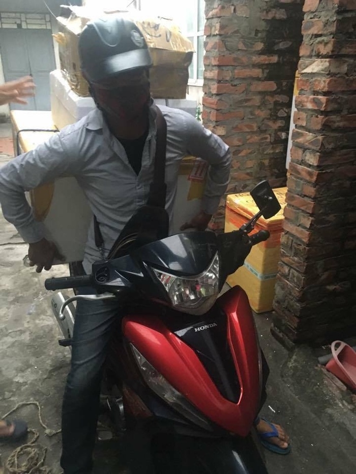 Kinh hãi cô gái trẻ bị 2 thanh niên thôi miên bắt cóc lên xe ngay tại Hà Nội