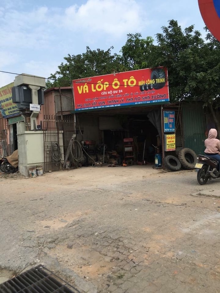 Kinh hãi cô gái trẻ bị 2 thanh niên thôi miên bắt cóc lên xe ngay tại Hà Nội