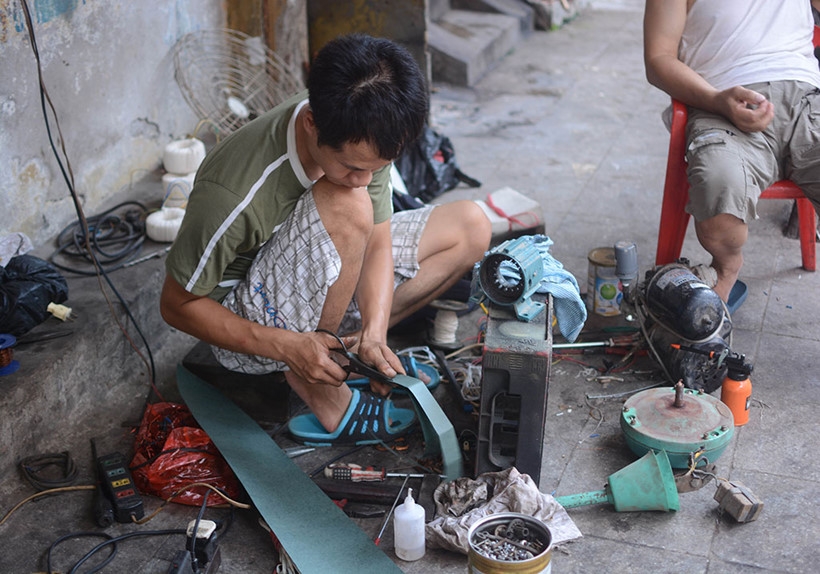 Nhà 'đất vàng' phố cổ, nửa thế kỷ cổ lỗ sĩ tỉ mĩ sửa quạt tiền triệu - ảnh 4