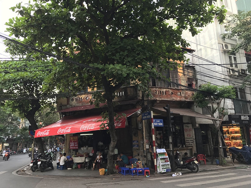 Nhà 'đất vàng' phố cổ, nửa thế kỷ cổ lỗ sĩ tỉ mĩ sửa quạt tiền triệu - ảnh 9