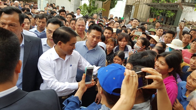 Người dân Đồng Tâm đang mong đợi kết luận thanh tra đất đai trên địa bàn (Ảnh: Tiến Nguyên)