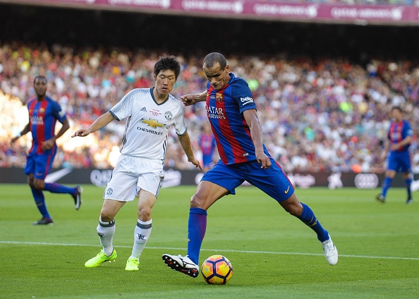 Huyen thoai MU danh bai doi cuu ngoi sao Barca 3-1 hinh anh 6