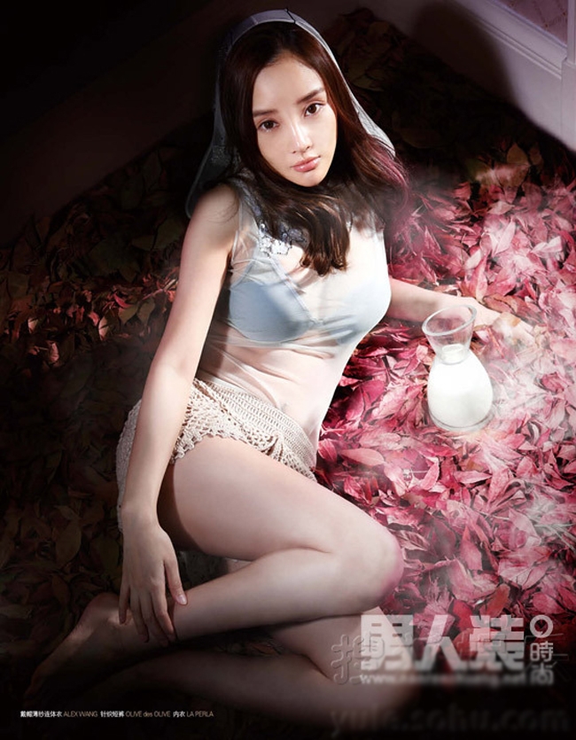 Những mỹ nhân không ngại trút xiêm y lên ngôi nữ hoàng gợi cảm hình ảnh 11 nhung my nhan khong ngai trut xiem y len ngoi nu hoang goi cam hinh anh 11
