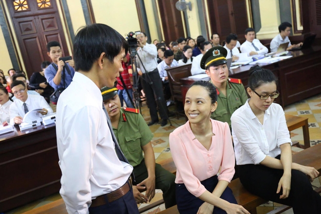 Sợ Phương Nga gặp nguy hiểm, gia đình bàn cách bảo vệ sau khi tại ngoại - Ảnh 1.