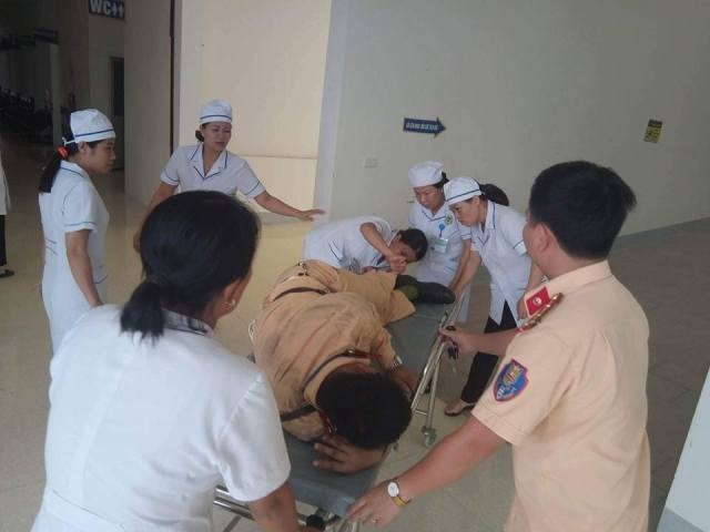 suc khoe csgt o ha tinh bi xe container hat vang da on dinh hinh anh 1