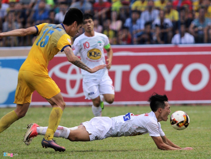 Cong Phuong dan toan doi xin loi khan gia sau tran thua Thanh Hoa hinh anh 7