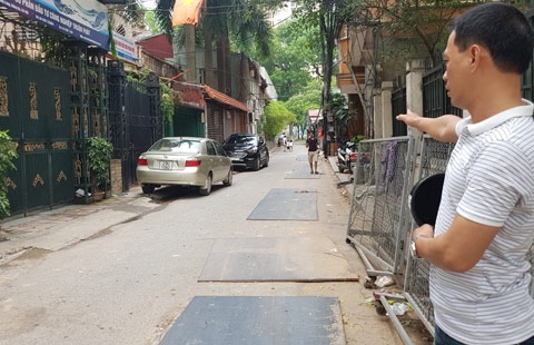 chiếm dụng vỉa hè, bãi xe trái phép, phường Láng Hạ, lấn chiếm vỉa hè