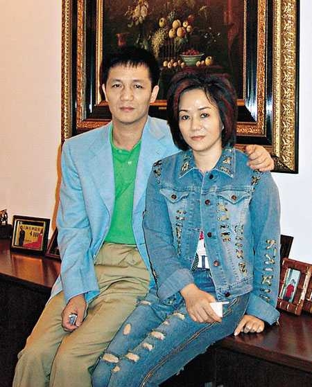 Nỗi ê chề của Hoa hậu cặp đại gia: Bị bà cả túm tóc, dập đầu giữa đường phố - Ảnh 3.