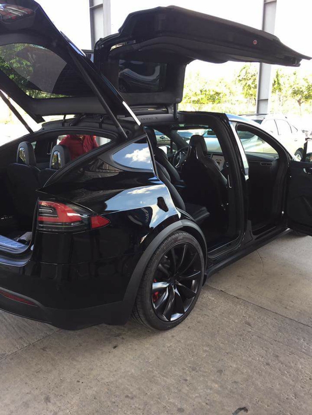 SUV điện Tesla Model X P100D thứ 2 cập bến tại Việt Nam, giá từ 8 tỷ Đồng - Ảnh 2.