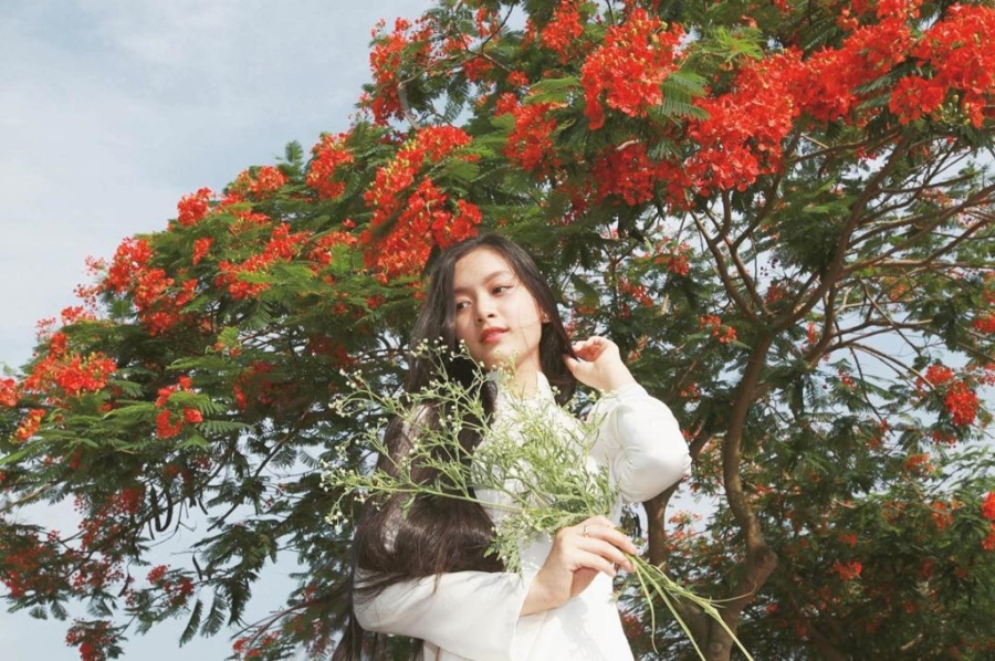 Thieu nu 18 tuoi duyen dang trong ta ao dai duoc dan mang khen ngoi hinh anh 6