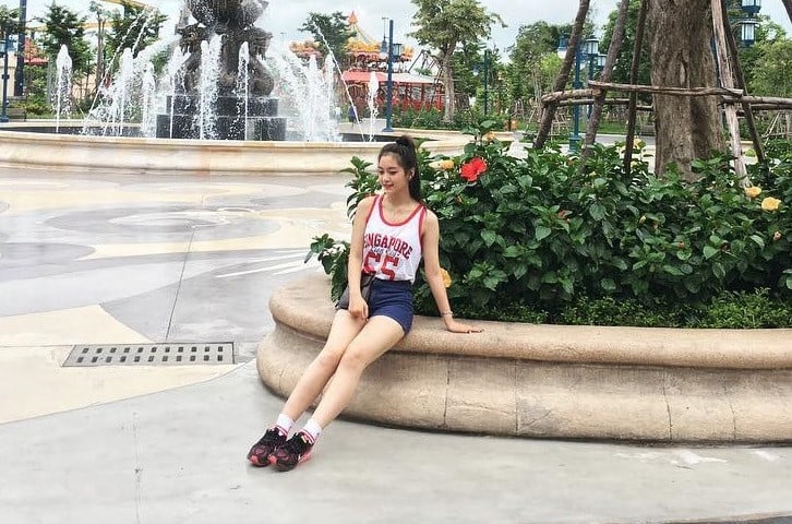 Thieu nu 18 tuoi duyen dang trong ta ao dai duoc dan mang khen ngoi hinh anh 9