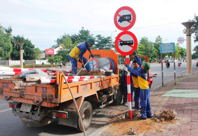 TP Vinh thay hang loat bien bao sau vu tai xe kien CSGT hinh anh 1