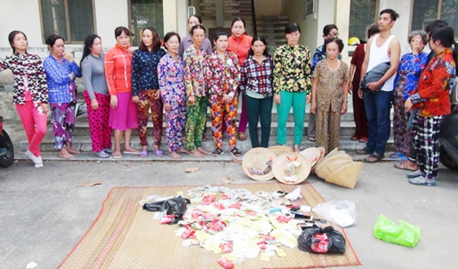 17 phu nu danh bac voi 2 nguoi dan ong hinh anh 1