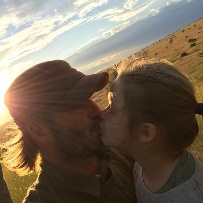 Bị chỉ trích hôn môi con gái ruột, David Beckham đã phản ứng lại như thế này - Ảnh 1.