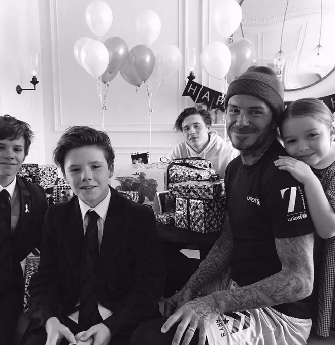 Bị chỉ trích hôn môi con gái ruột, David Beckham đã phản ứng lại như thế này - Ảnh 2.