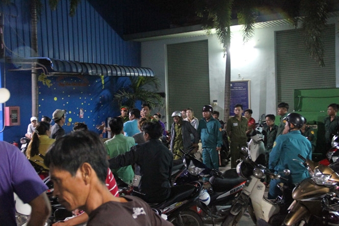 Lực lượng chức năng địa phương có mặt tại hiện trường vụ việc /// Ảnh: Khả Lâm